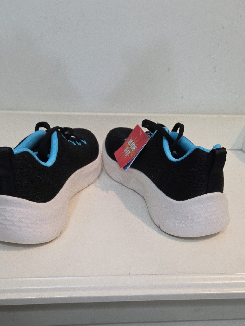 Skechers Womens Black with Bright Blue Trim Athletic Sneakers NWT Size 6.5W - Picture 4 of 7